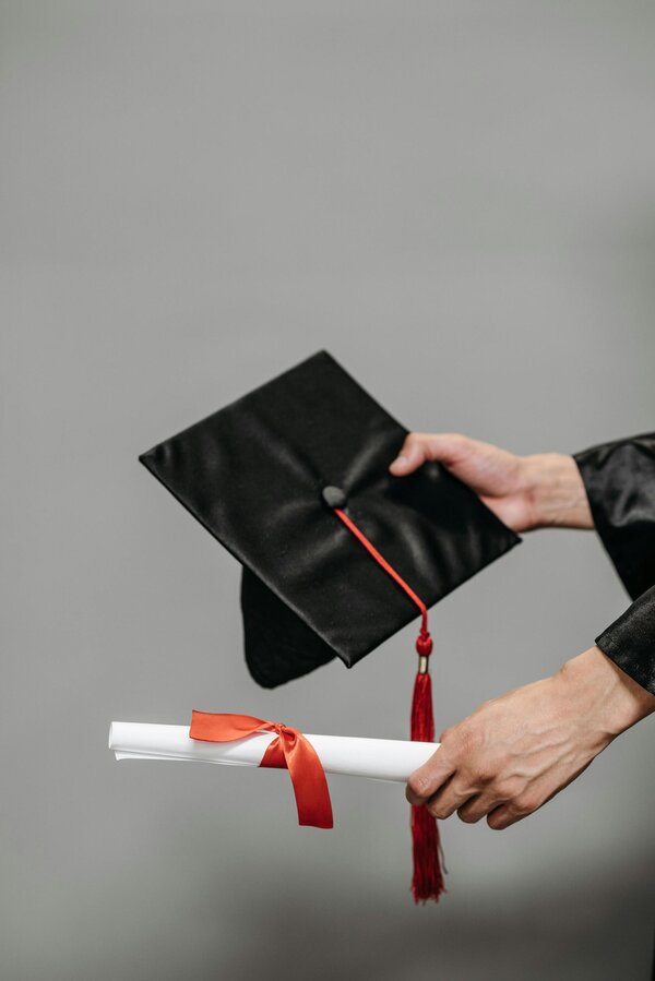 Visuel d'illustration du dossier consacré aux diplômes universitaires et d'université